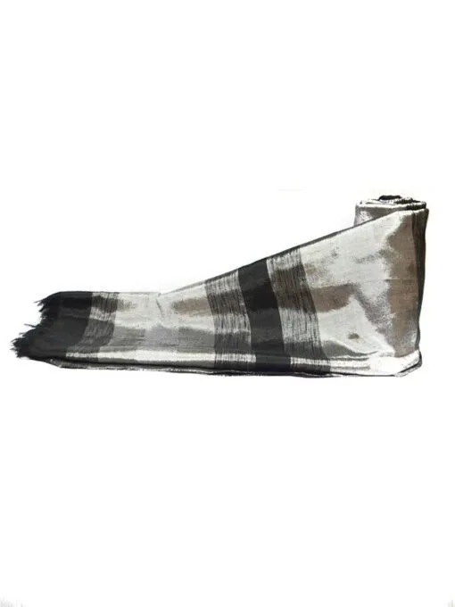 Sabra Plaid The weaving - This Magnificent gray plaid with fringes in vegetable silk thread, handmade by our talented artisans i