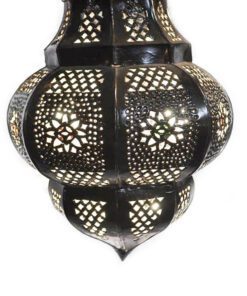 Lampe fleur coupée M2 Lampes suspendues - Lampe suspendue en métal peint, inspirée par l'art de l'architecture orientale.