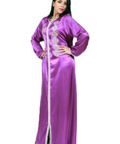 Caftan Caftan - Silk satin caftan, long sleeves, very comfortable with pretty embroideries on the front. Worked with Sfifa and s