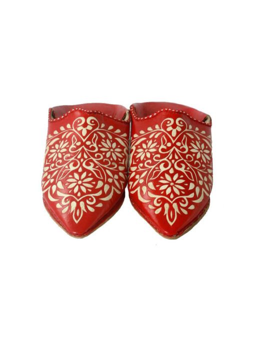 Leather slipper engraved with patterns
