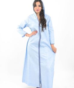 Djellaba Moderna Djellabas - Djellaba de manga larga con capucha, bordada en hilo de seda de dos colores diferentes. Trabajado con Sfi