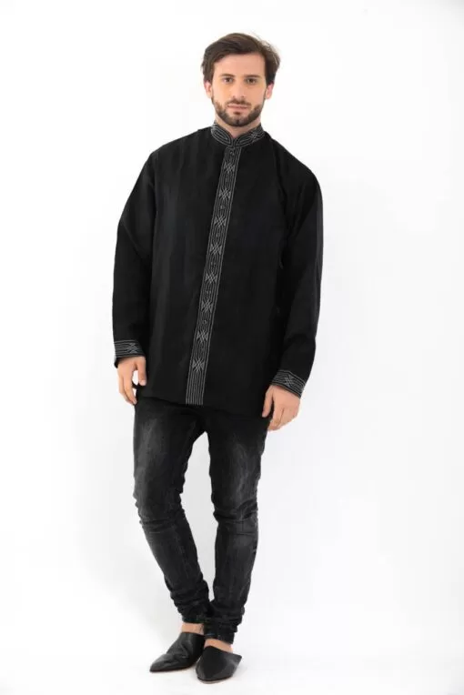 Traditional tunic The ready-made clothes - Traditional tunic for men, embroidered and adorned with buttons.