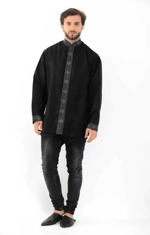 Traditional tunic The ready-made clothes - Traditional tunic for men, embroidered and adorned with buttons.