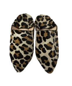 Pointed babouche in velvet pattern leopard