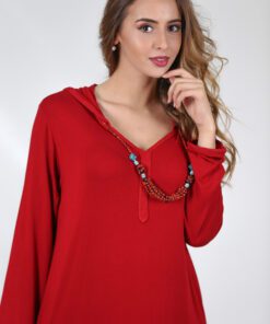Djellaba red with pearl necklace